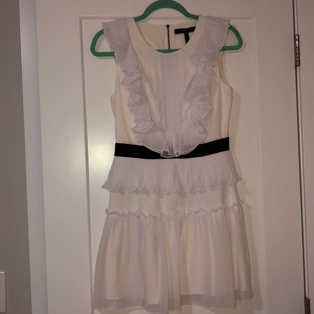 Bcbgmaxazria white dress size 4